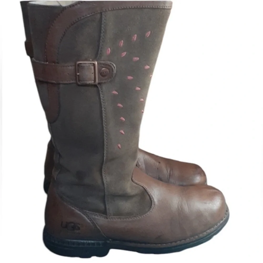 UGG AUSTRALIA BOOTS YOUTH SIZE 4 leather
